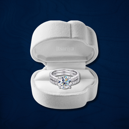 Itsariya Lustrous 18K Moissanite Diamond Ring